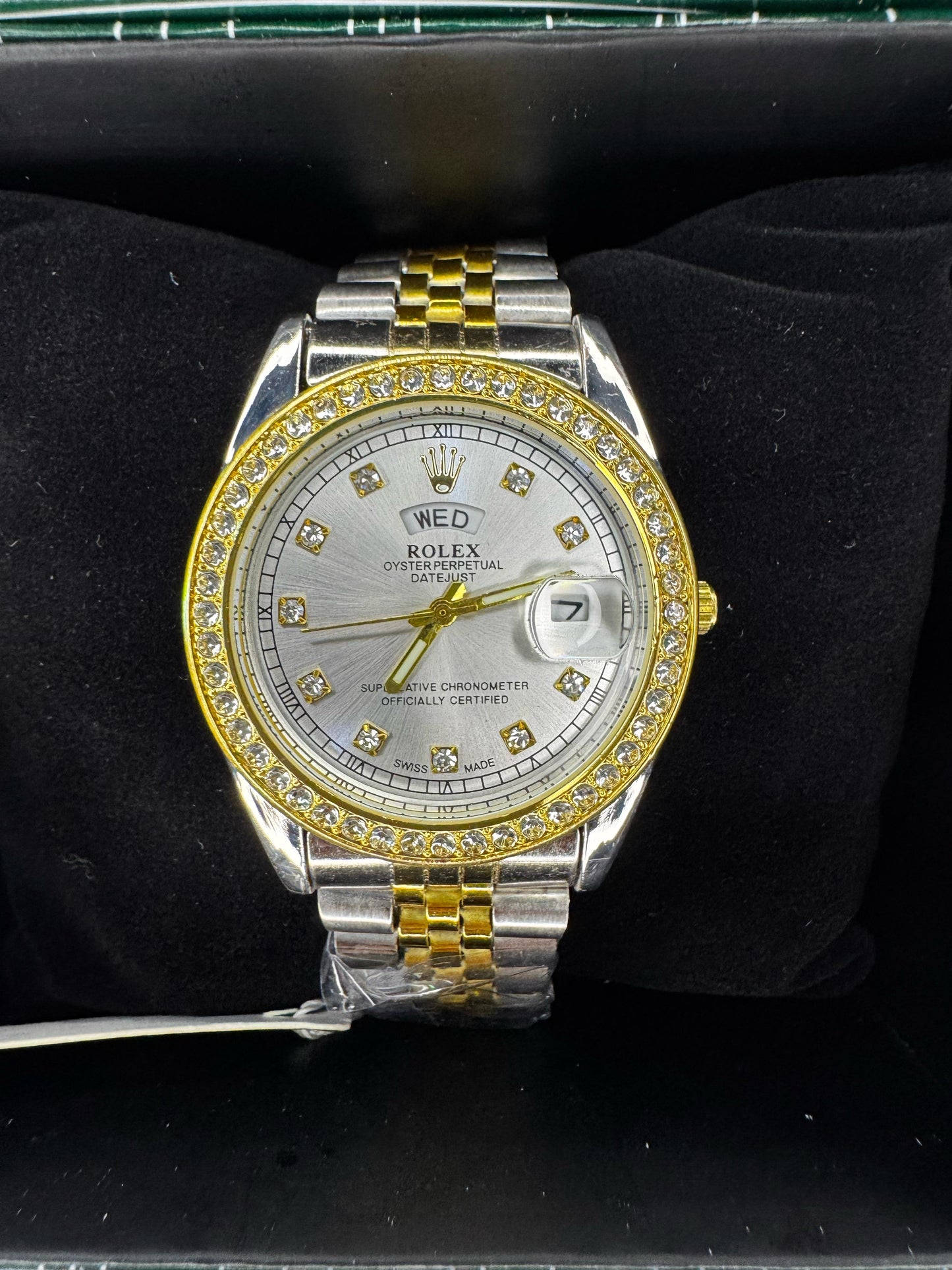PREMIUM HIGH QUALITY WATCH - WITH DATE & DAY ADJUST
